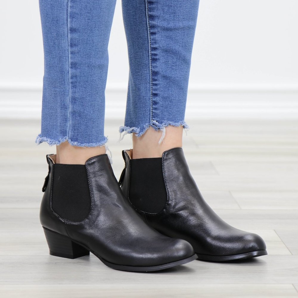 Black Faux Leather Low Cut Ankle Chelsea Boots - Picture 8 of 11